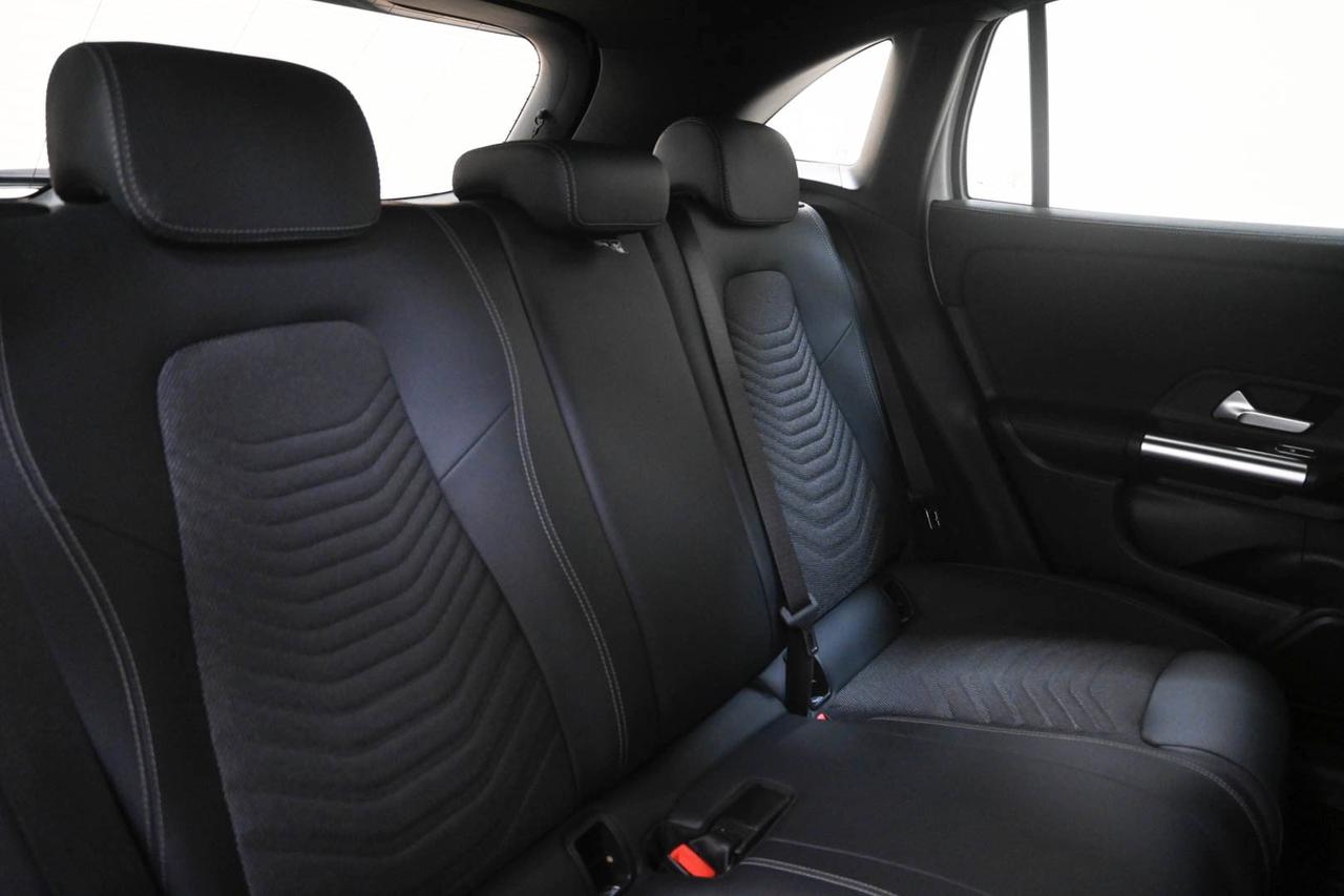 MERCEDES GLA (H247) GLA 200 d Automati...