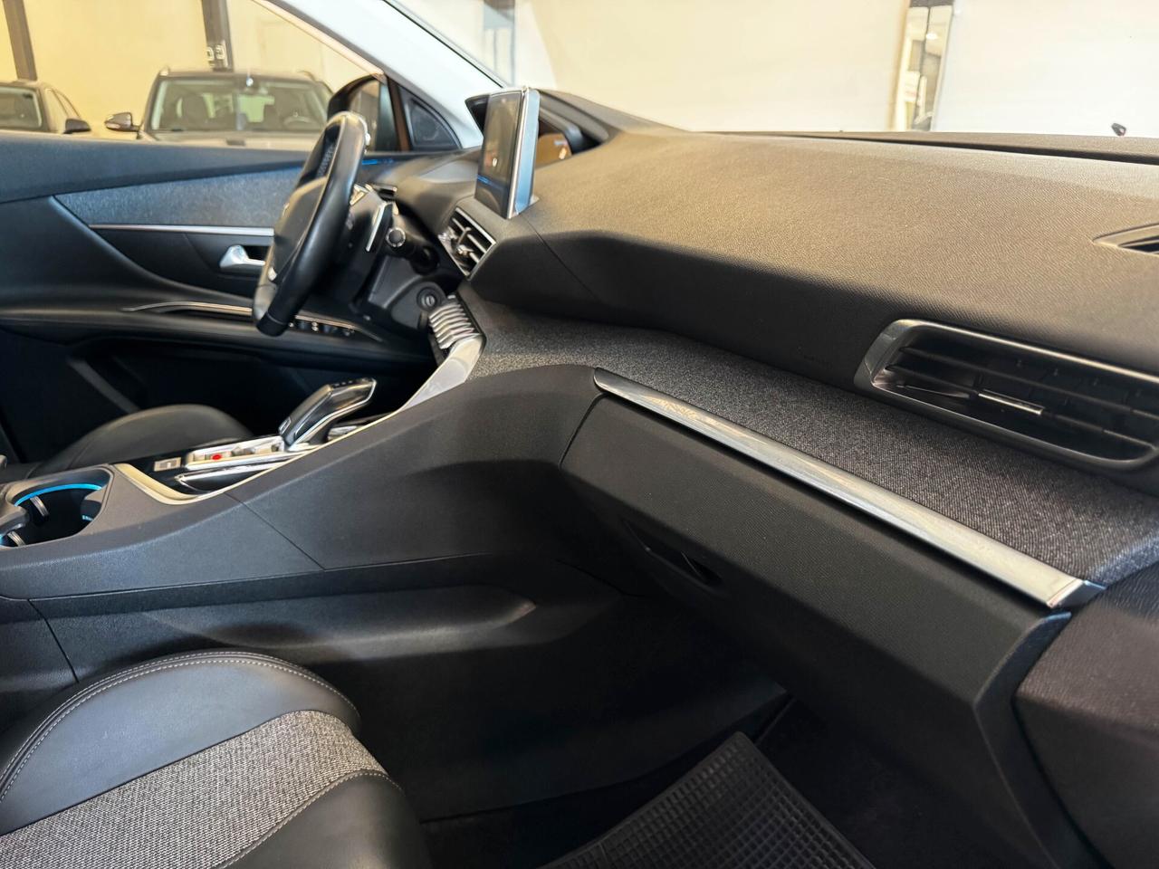 Peugeot 3008 BlueHDi 130cv EAT8 Allure 2020