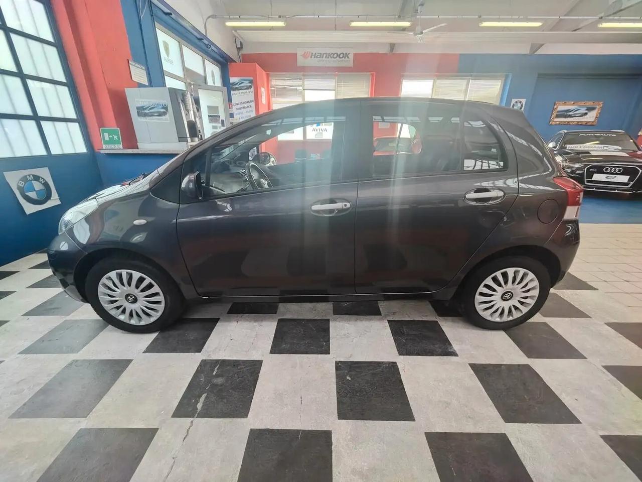 Toyota Yaris 1.0 5 porte Sol