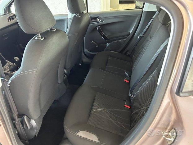 PEUGEOT 208 PureTech 82 5 porte Allure
