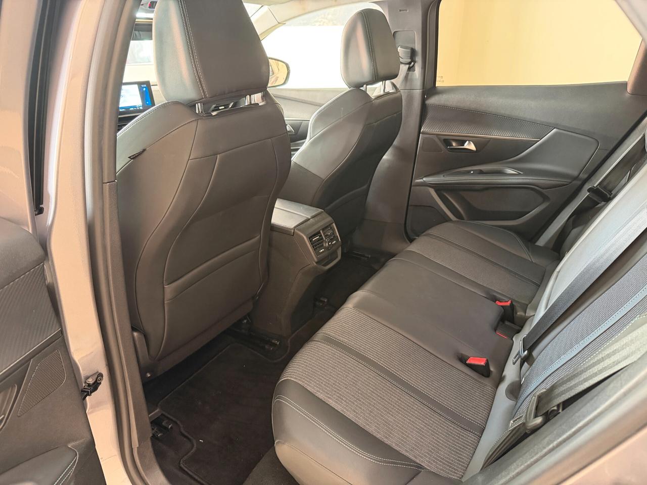Peugeot 3008 BlueHDi 130 S&S EAT8 Allure Pack