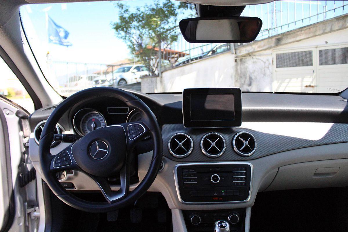 MERCEDES - Classe GLA - GLA 180 d Premium