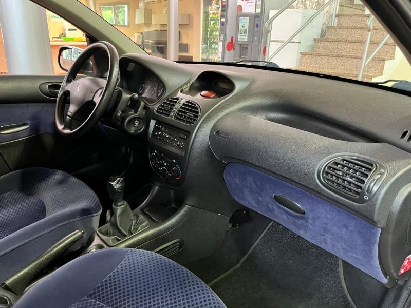 PEUGEOT 1.1 5p. Lee