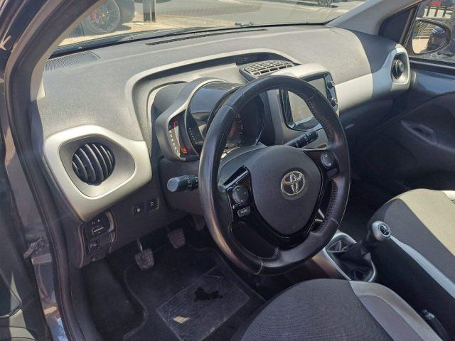 TOYOTA Aygo 1000 VVT-I X-PLAY 69CV 5PORTE NAVI PDC ITALIA