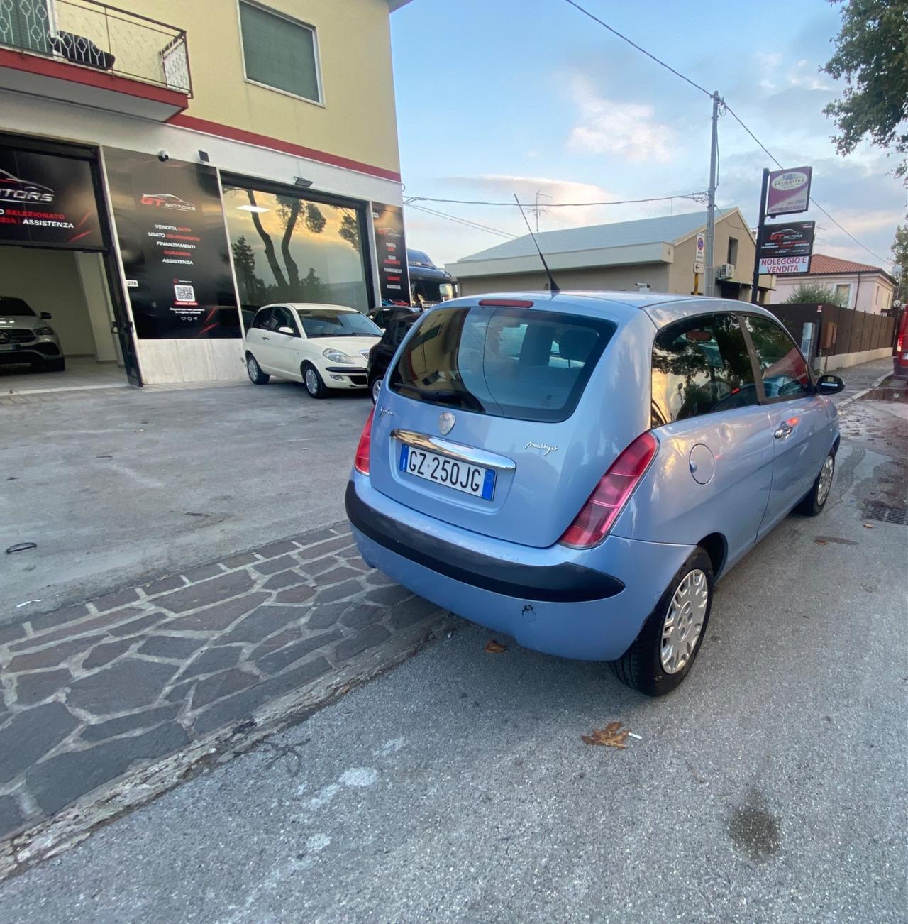 Lancia Ypsilon 1.3 MJT 75 CV Platino