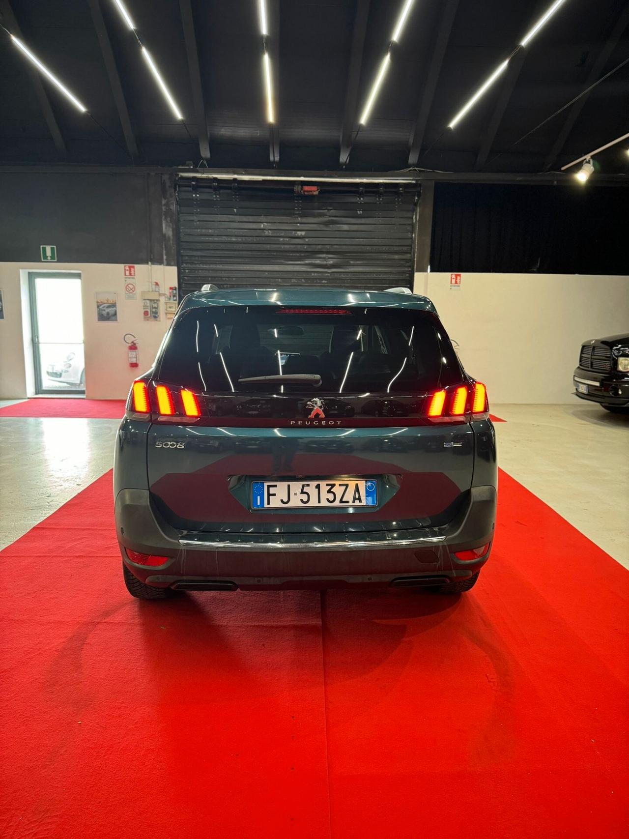 PEUGEOT 5008 GT LINE