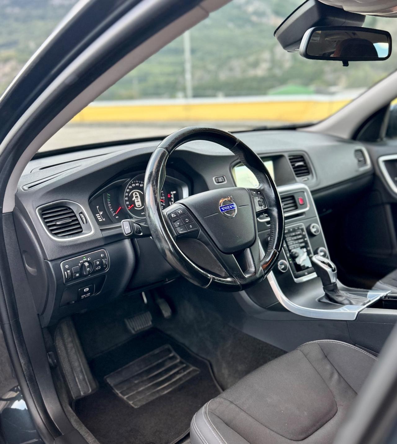 Volvo V60 Geartronic R-Design Momentum