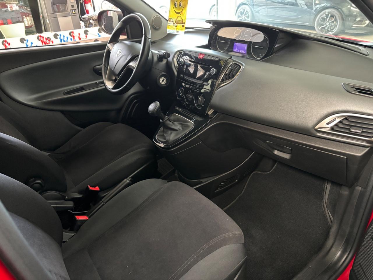 Lancia Ypsilon 0.9 TwinAir 85 CV 5 porte S&S Gold