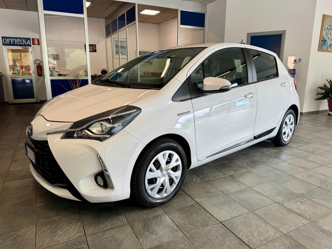 Toyota Yaris 1.5 Hybrid Active-CAMBIO AUTOMATICO-NEOPATENTATI-