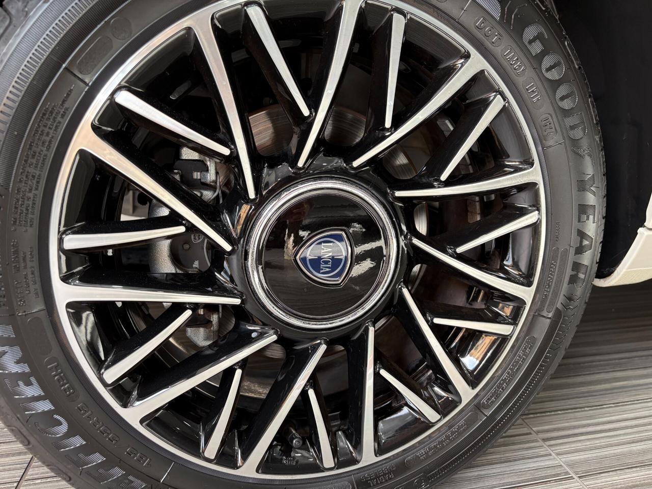 Lancia Ypsilon 1.0 GPL Hybrid 70cv Platino ITALIANA FULL