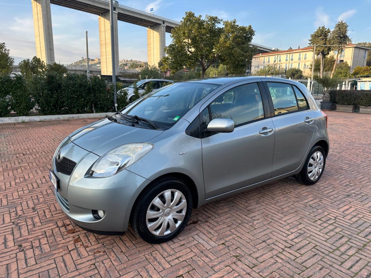 Toyota Yaris 1.3 5 porte