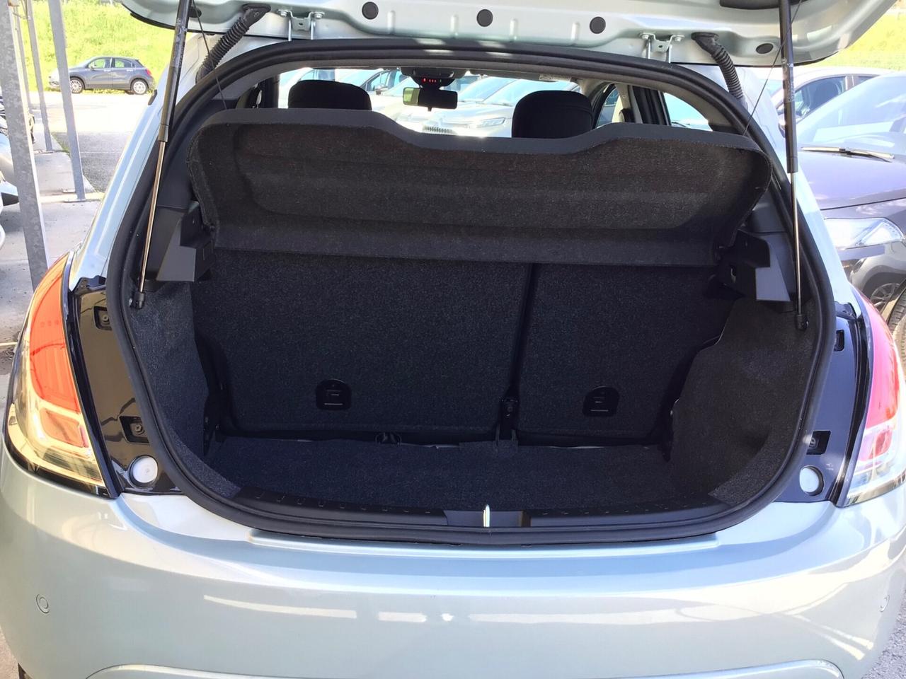 Lancia Ypsilon 1.0 FireFly 5p Hybrid Platino