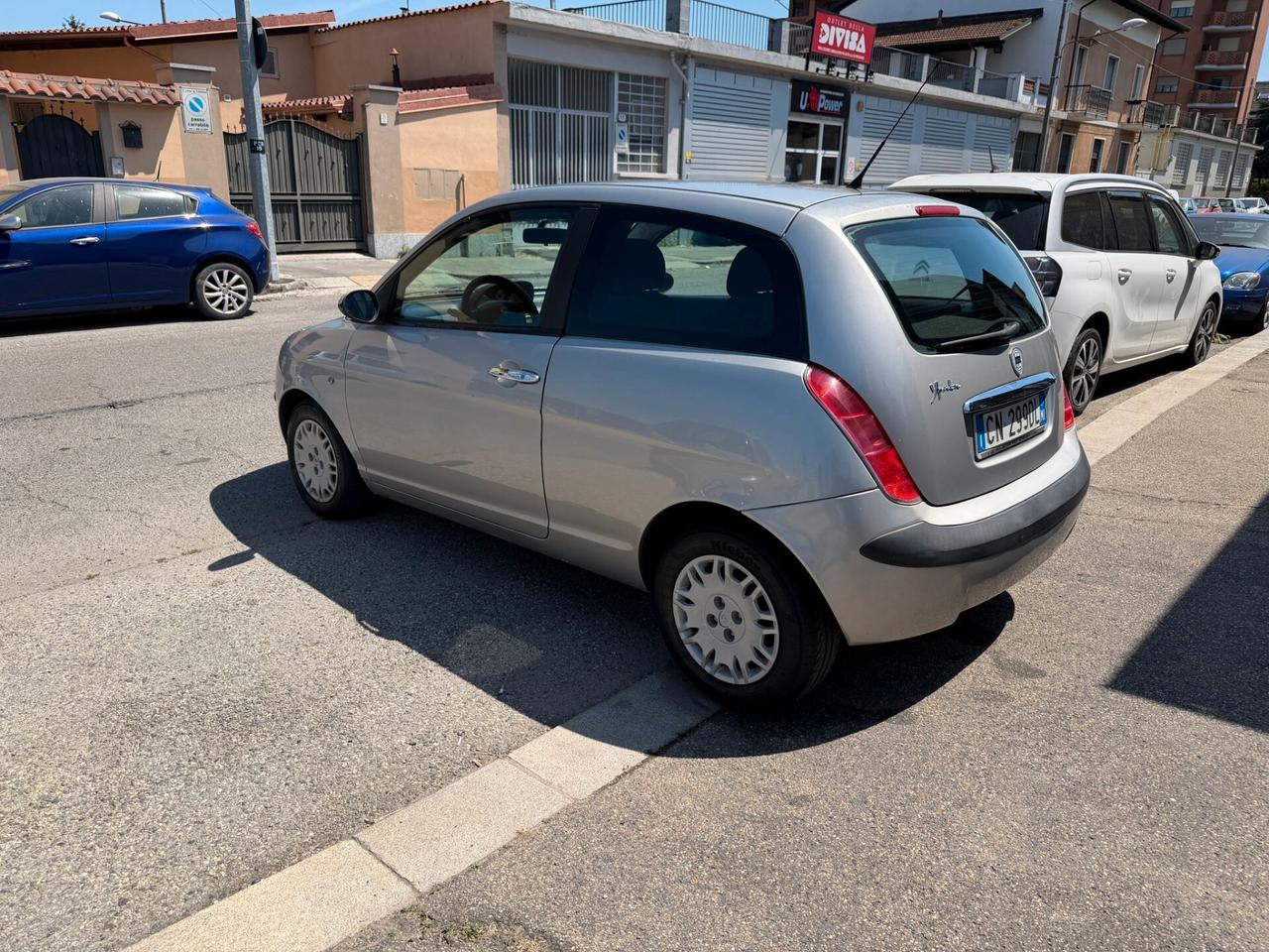 Lancia Ypsilon 1.2 16V Platino
