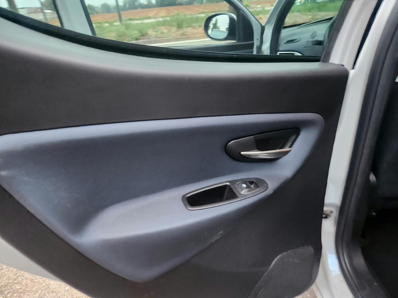 Lancia Ypsilon 1.2 69 CV 5 porte GPL Ecochic Platinum