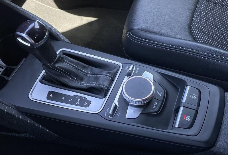 Audi Q2 S Line interno ed esterno 2.0 TDI 150CV s-tronic 35