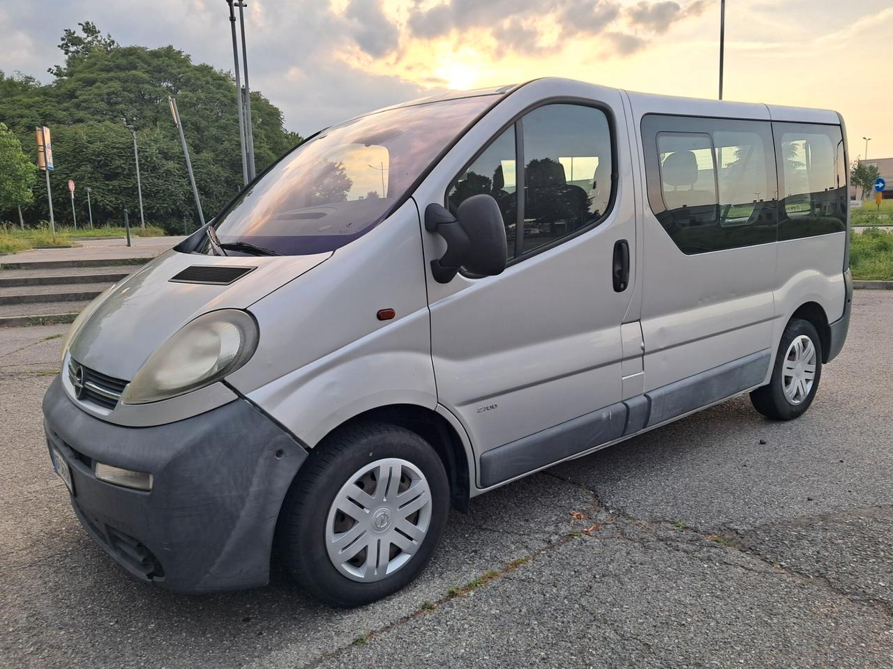 VIVARO 6 POSTI AUTOCARRO