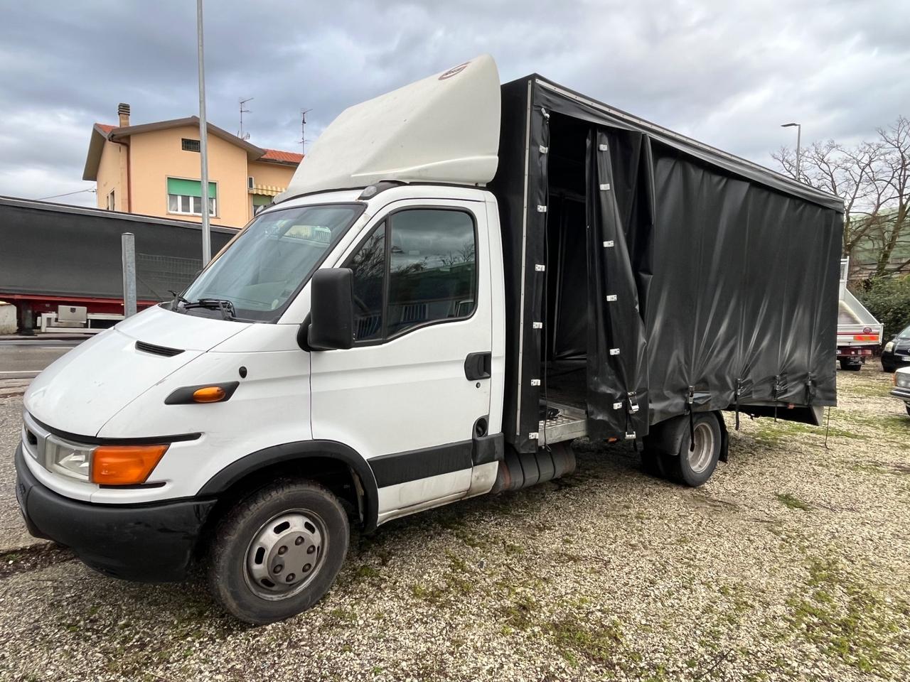 Iveco Carroattrezzi chiuso Daily Motore RIFATTO