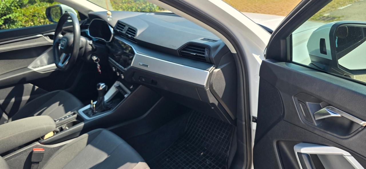 Audi Q3 35 TFSI Business Advanced