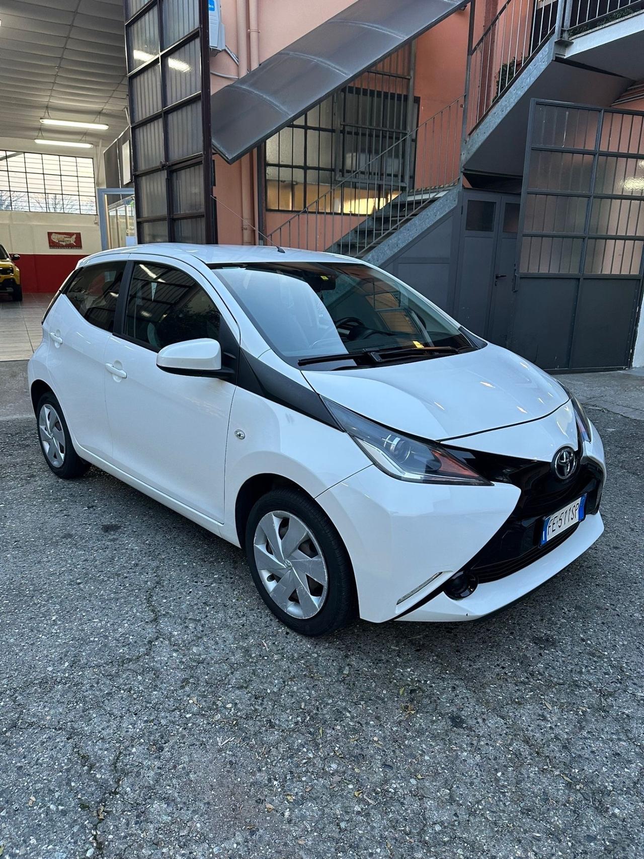 Toyota Aygo 1.0 VVT-i 69 CV 5 porte x-play