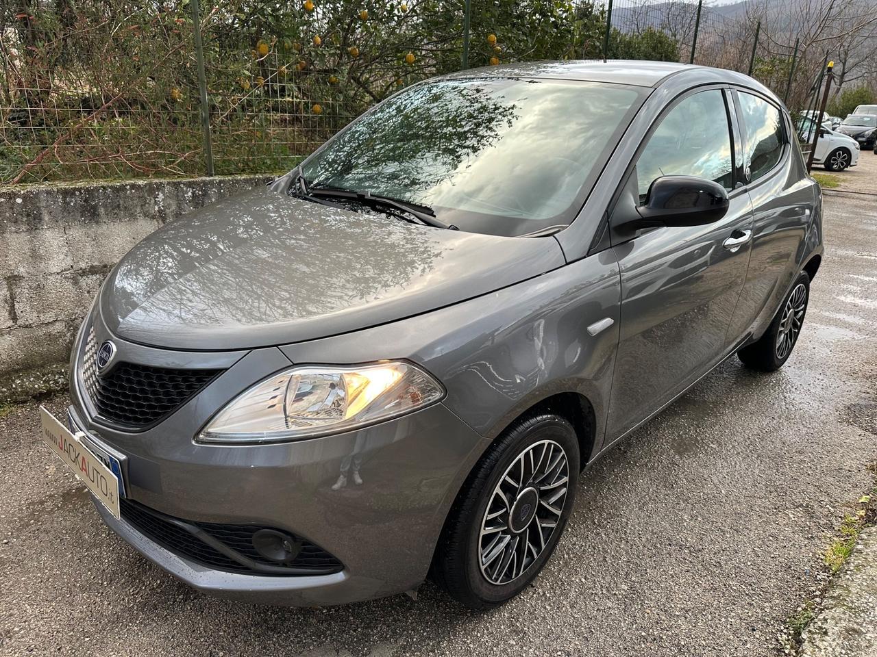 Lancia Ypsilon 1.2 69 CV 5 porte GPL Ecochic Monogram