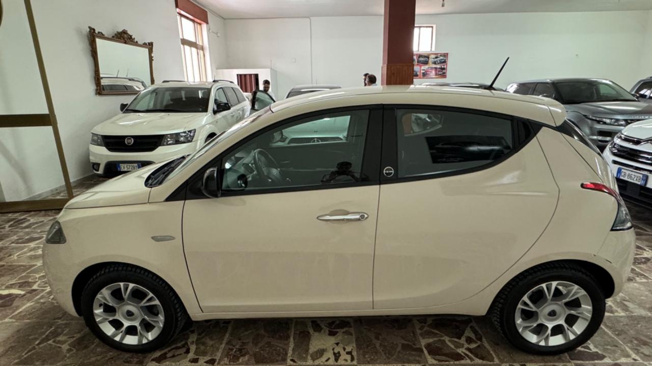 Lancia Ypsilon 1.2 69 CV 5 porte GPL Ecochic Silver-2016