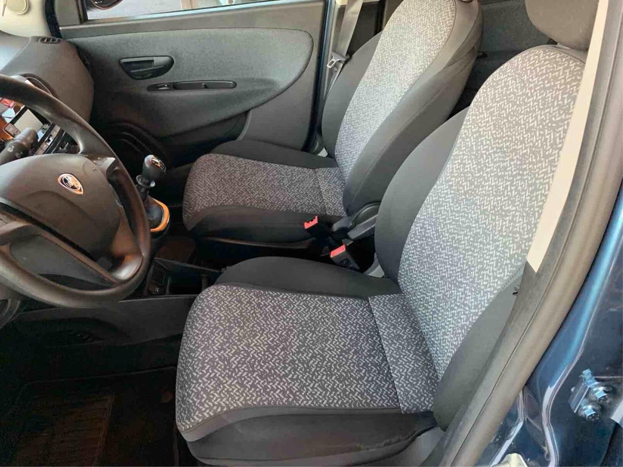 Lancia Ypsilon 1.0 Hybrid