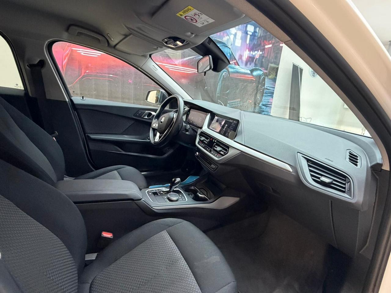 Bmw 116 116d 5p. Advantage