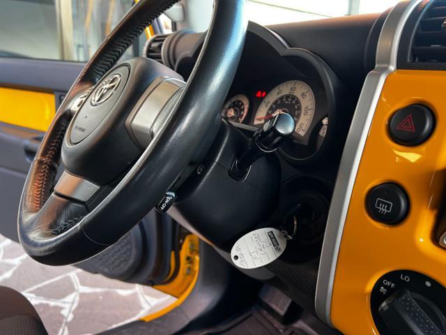 TOYOTA Land Cruiser FJ