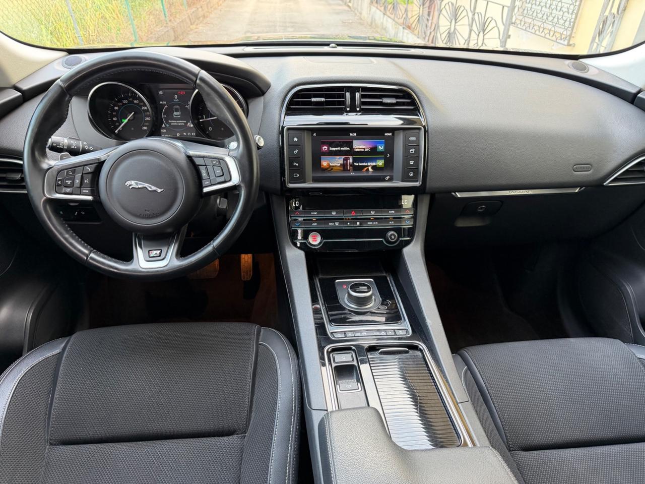 Jaguar F-Pace 2.0 D 180 CV AWD aut. R-Sport