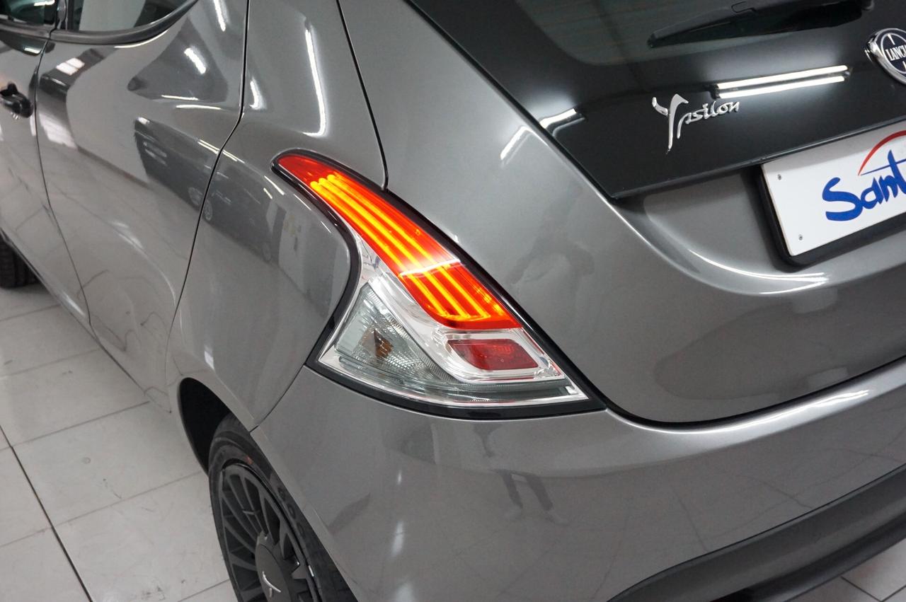 Lancia Ypsilon 1.0 FireFly 5 porte S&S Hybrid Ecochic Silver
