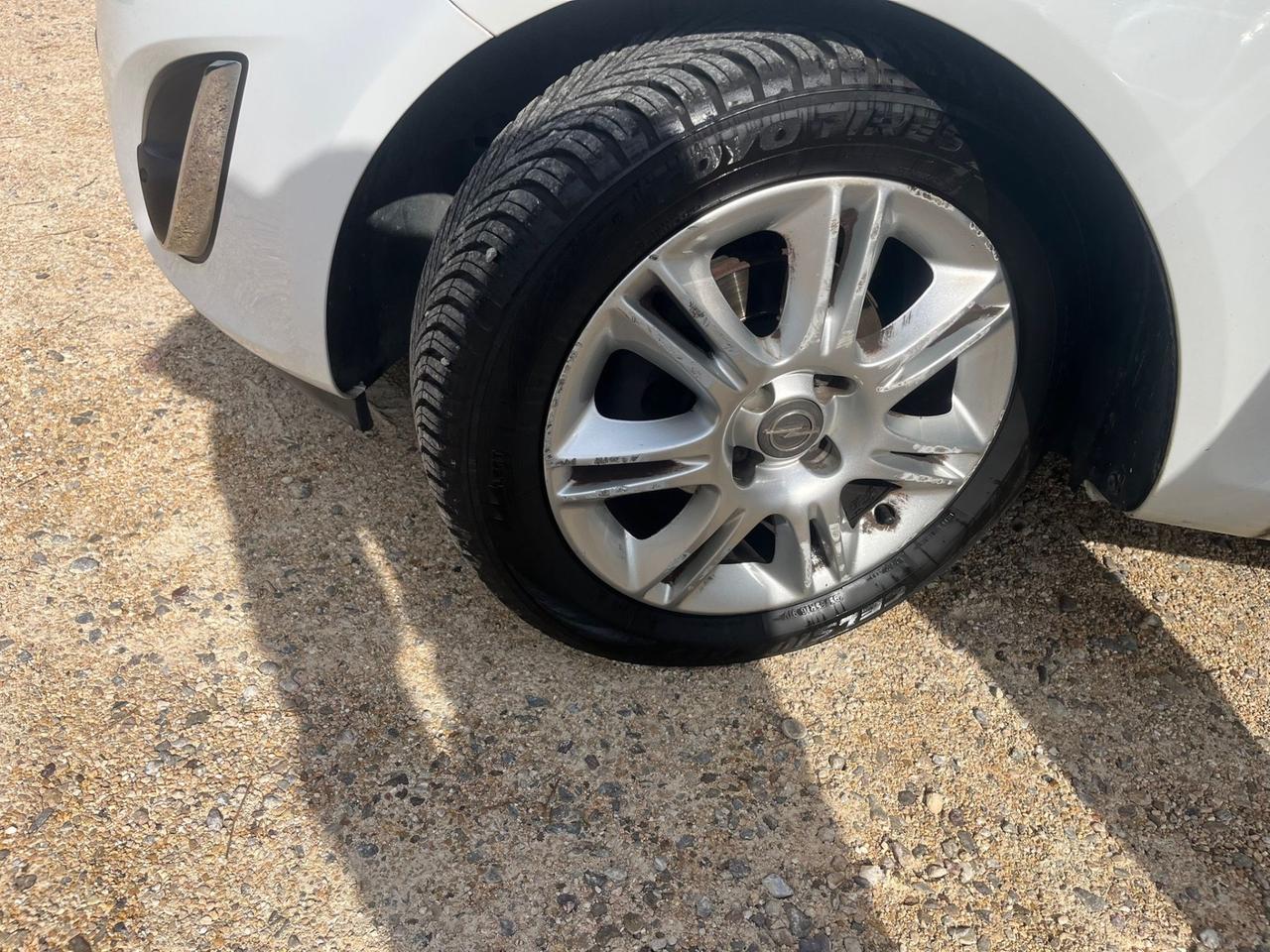 Opel Corsa 1.4 Benzina - Neopatentati