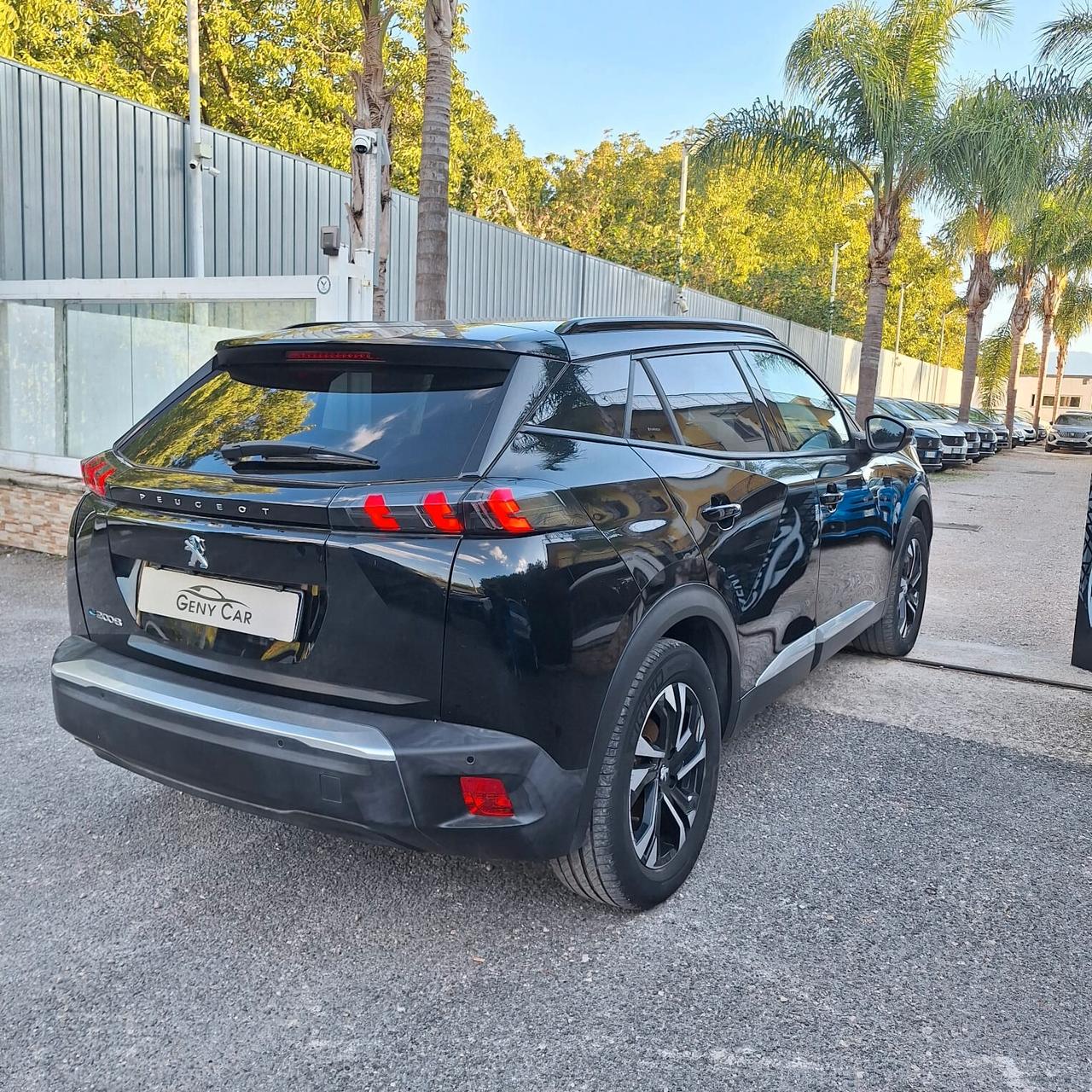 Peugeot 2008 motore elettrico 136 CV Allure Pack