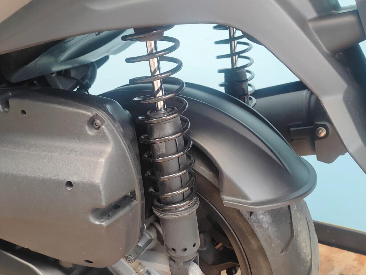 Kymco X-Town 300 I con ABS e bauletto in tinta