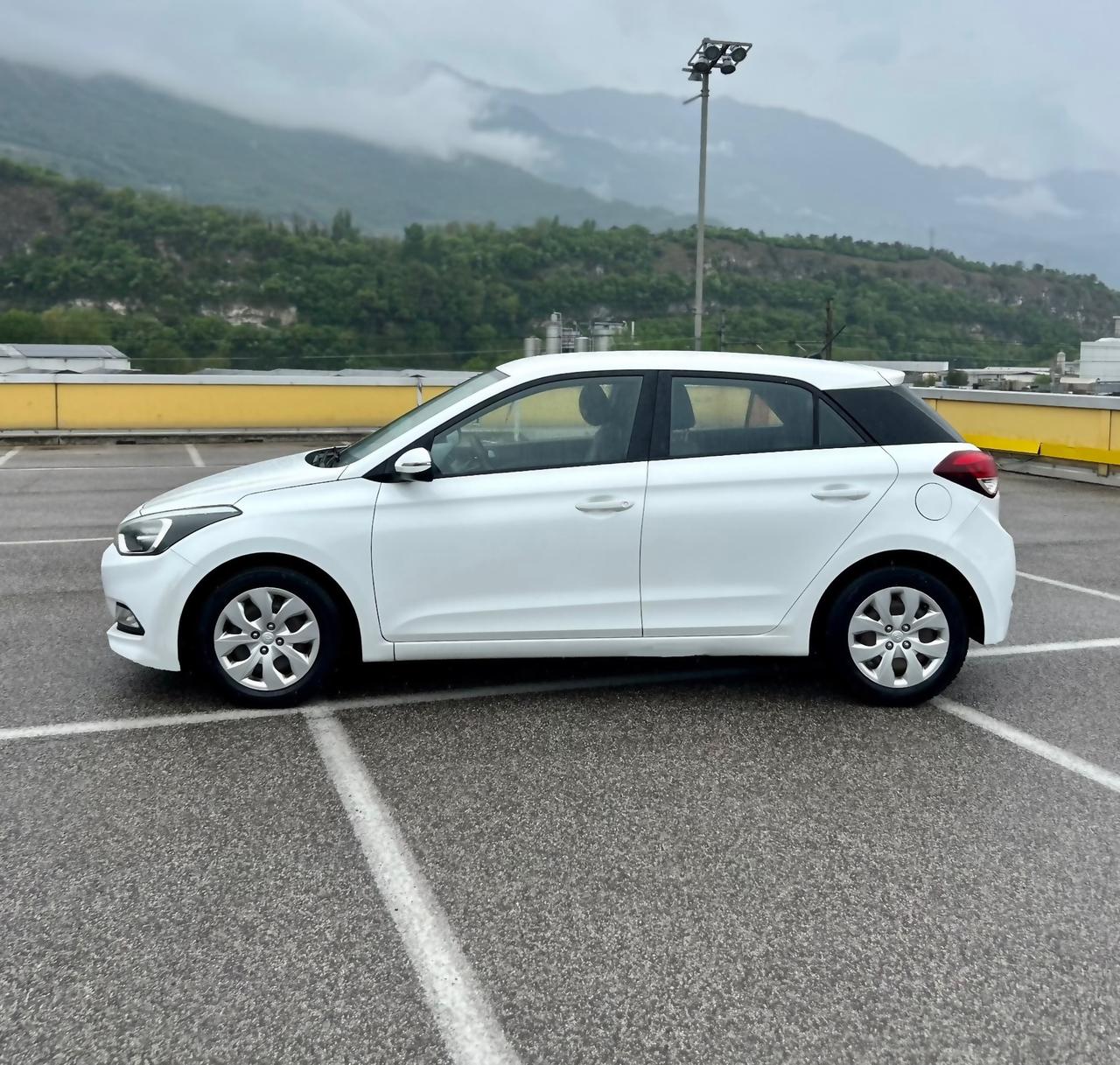 Hyundai i20 CRDi 5p EURO 6 Neopatentati 2015