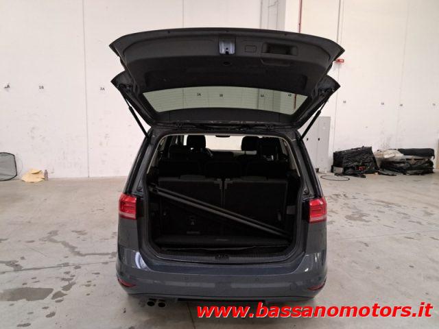 VOLKSWAGEN Touran 2.0 TDI 150 CV SCR DSG Executive BMT in arrivo