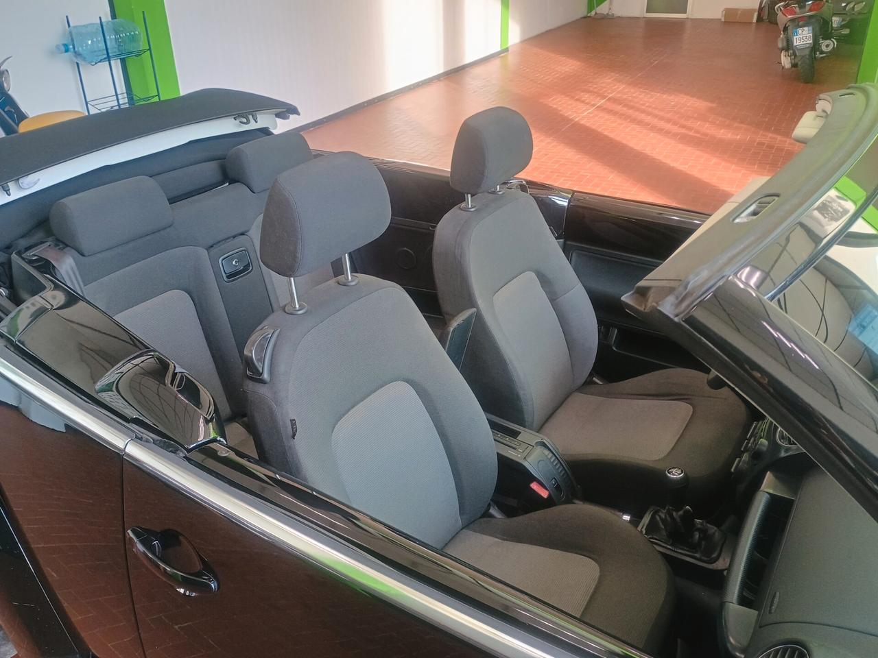 VOLKSWAGEN NEW BEATTLE CABRIO