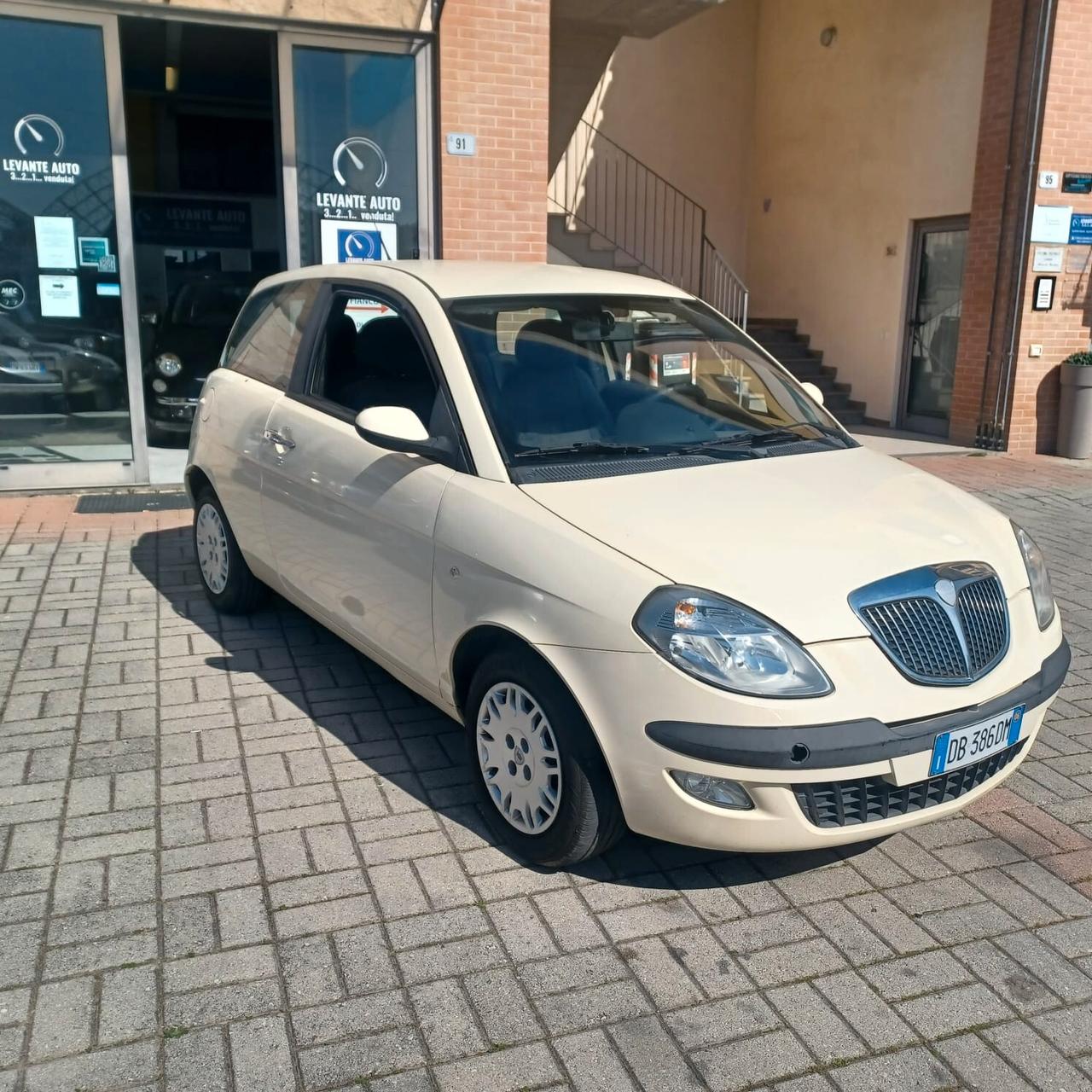 158.148KM YPSILON 1.2 NEOPATENTATI PIANTONE STERZO NUOVO