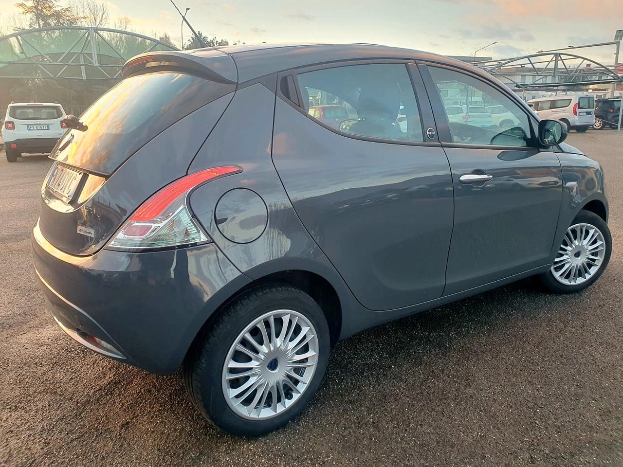 Lancia Ypsilon 1.2 69 CV 5 porte GPL Ecochic Silver