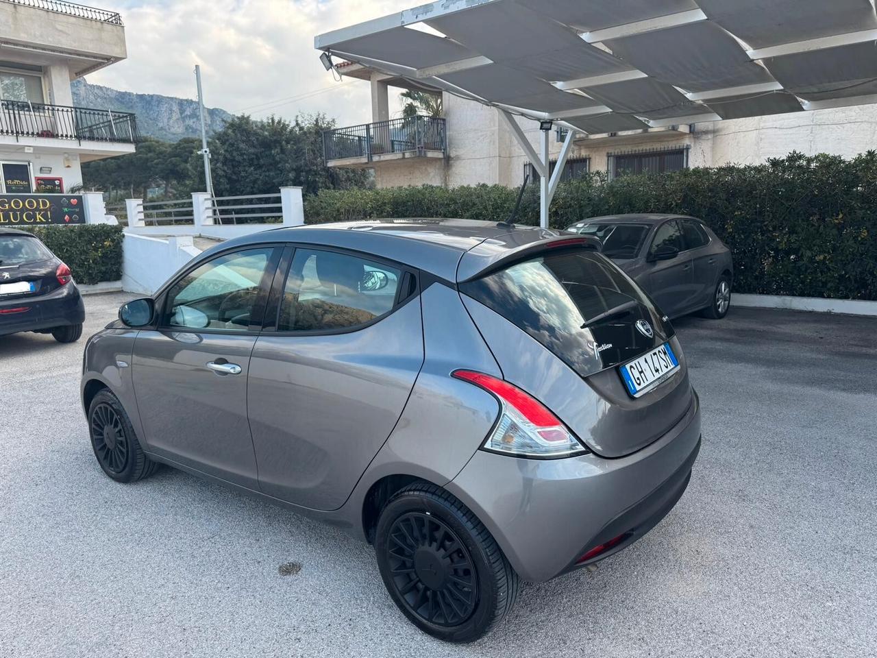 Lancia Ypsilon 1.0 FireFly 5 porte S&S Hybrid Ecochic A. Ferretti