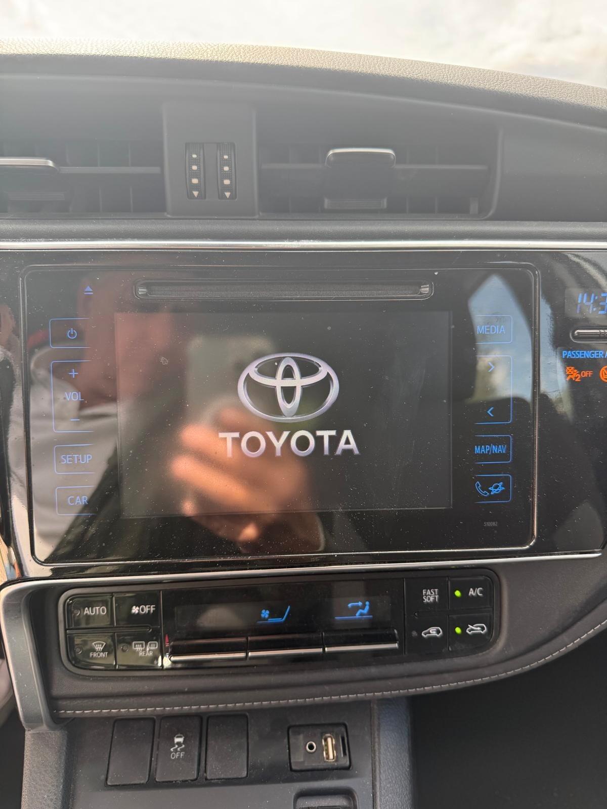 Toyota Auris 1.8 Hybrid Business