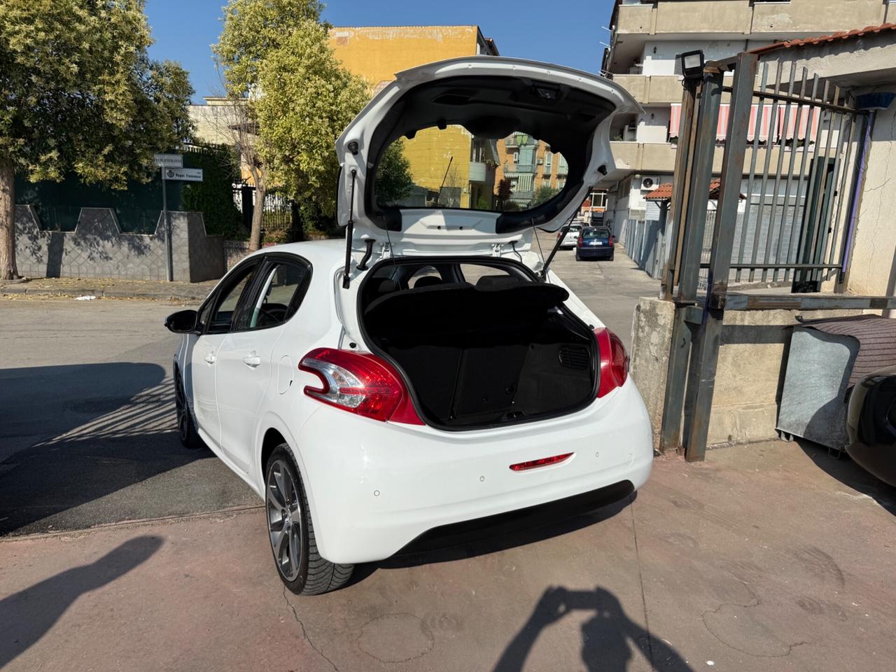 Peugeot 208 1.6 e-HDi 115 CV Stop&Start 5 porte Allure