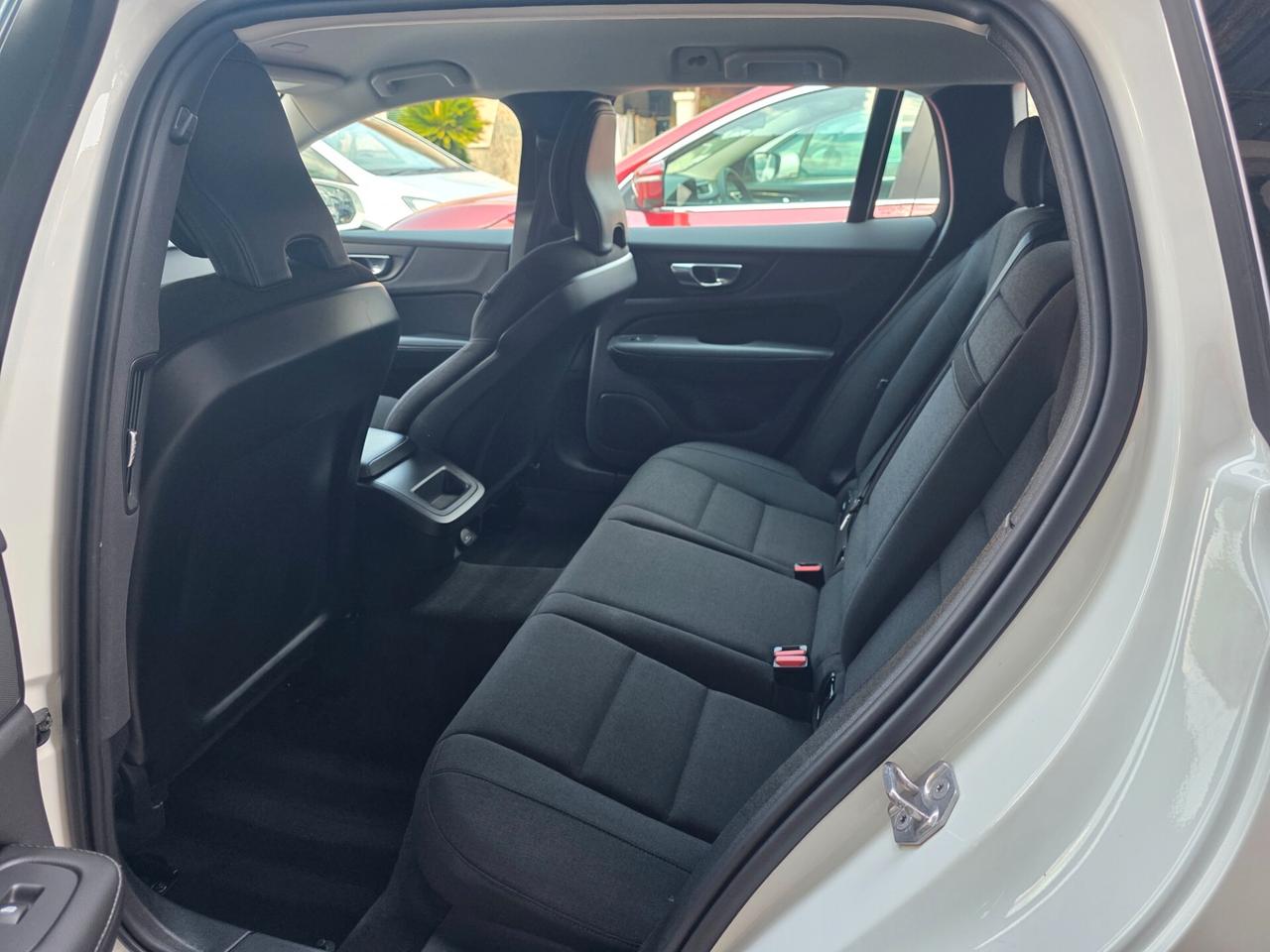 Volvo V60 B4 (d) Geartronic Momentum Business Pro