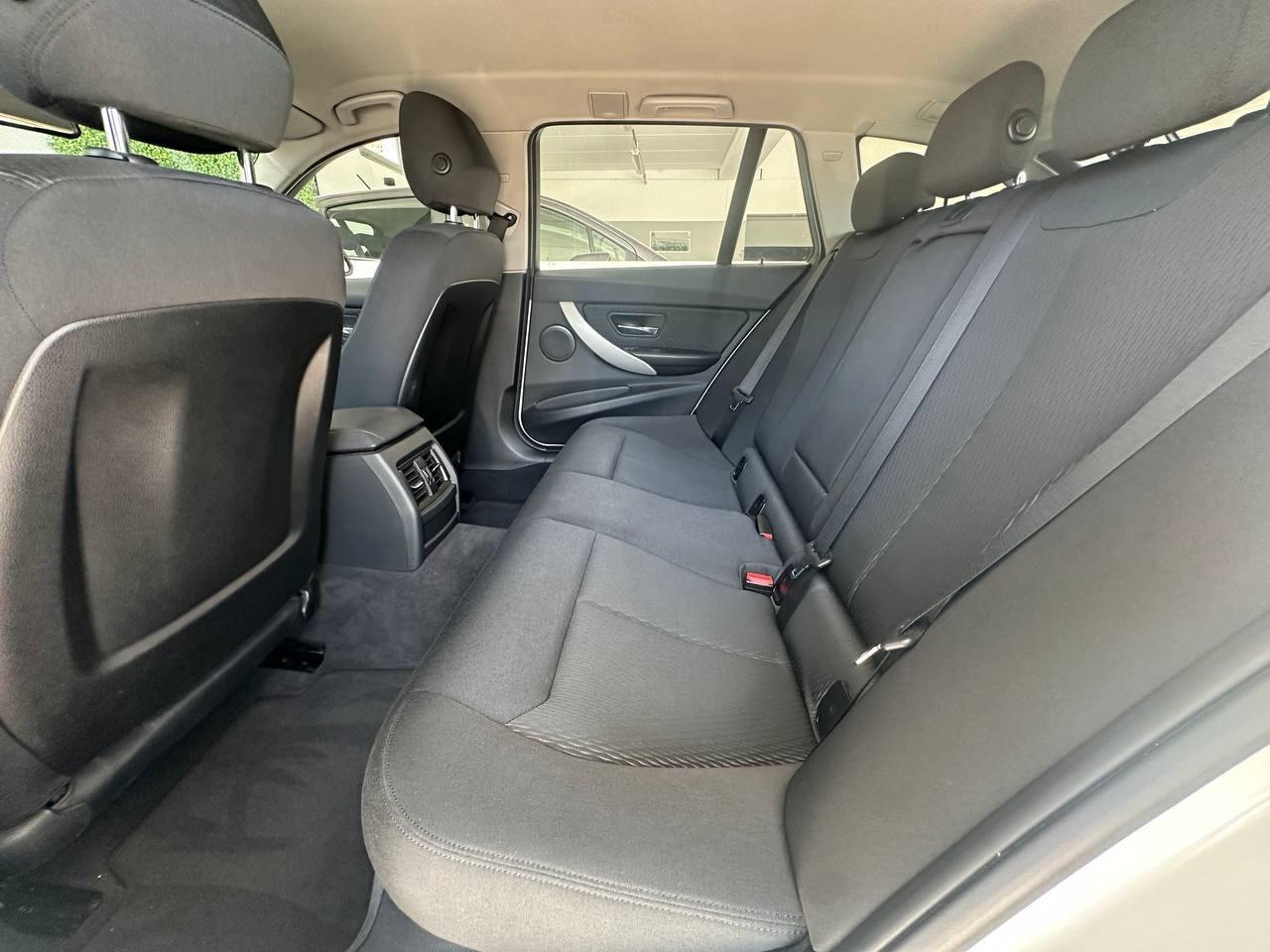 BMW 316d - Book Service Completo