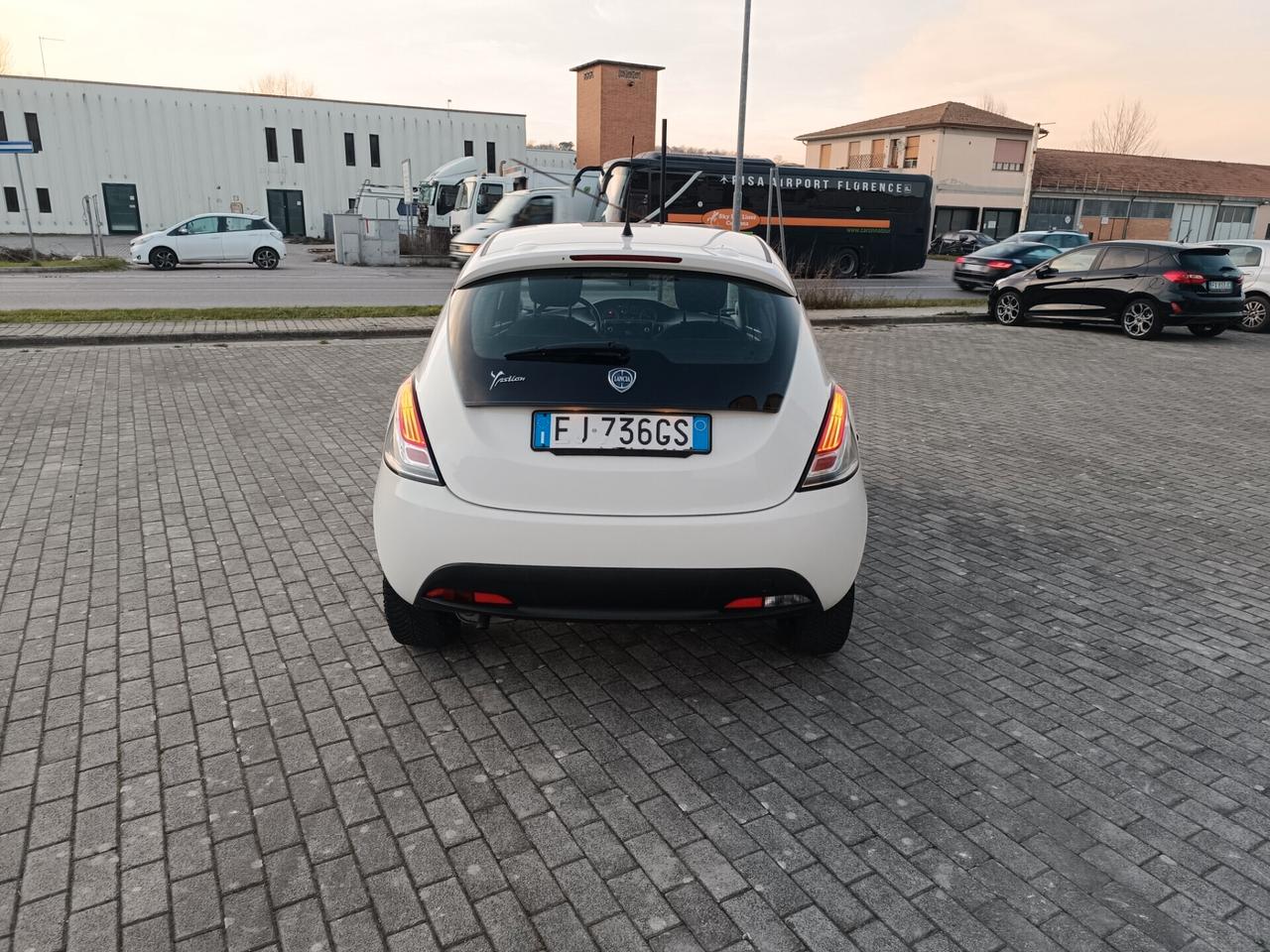 Lancia Ypsilon 1.2 benzina SOLAMENTE 105.000 KM