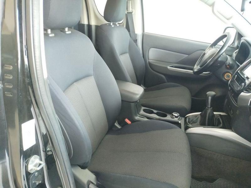Mitsubishi L200 L200 2.4 DI-D/181CV Club Cab Intense Cabina Estesa