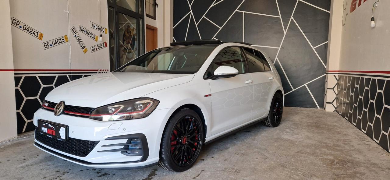 Volkswagen Golf GTI Performance 2.0 245 CV TSI DSG 5p.