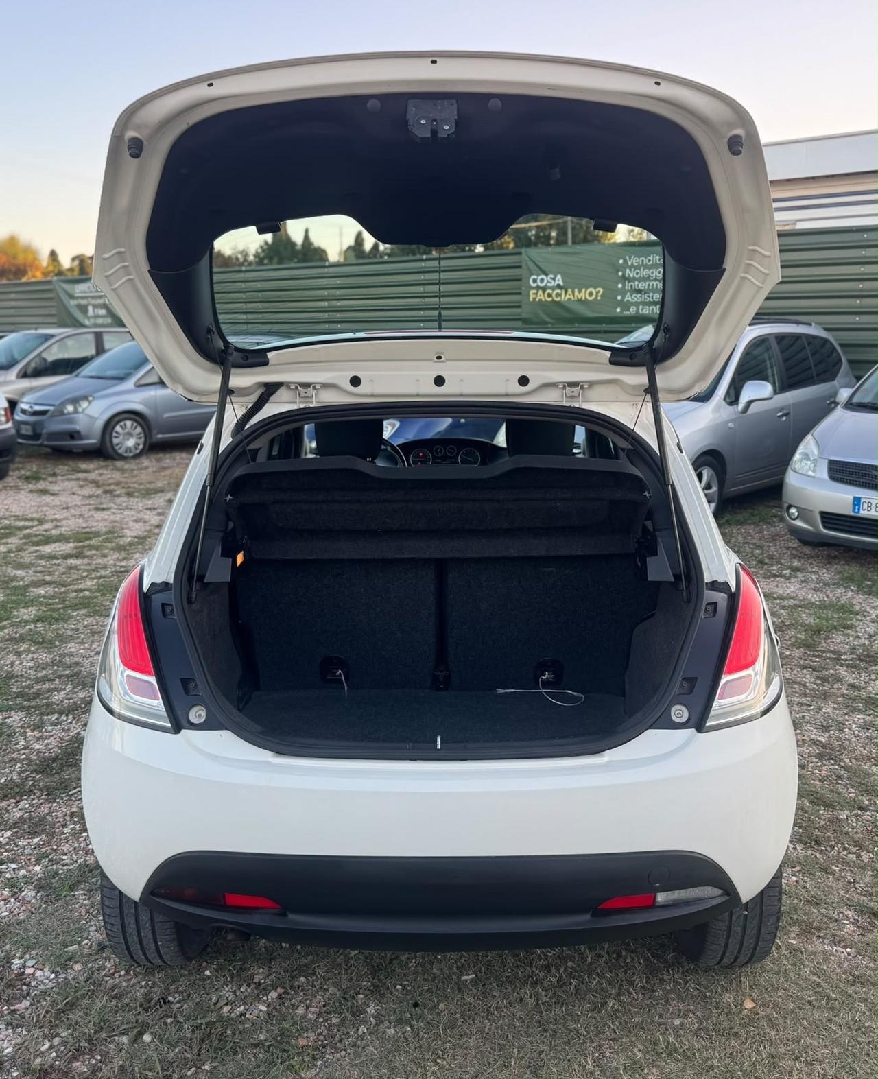 Lancia Ypsilon 0.9 TwinAir 85 CV 5 porte Metano Ecochic Gold