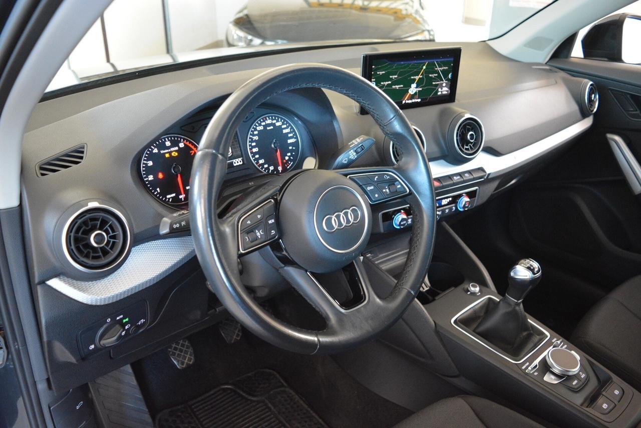 Audi Q2 30 TFSI Business telecamera