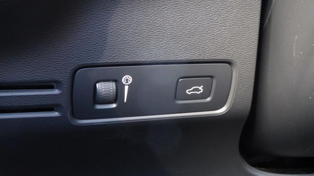 VOLVO XC40 T2 Geartronic Momentum N1 Autocarro