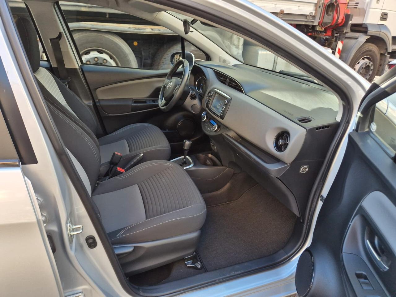 Toyota Yaris 1.5 Hybrid 5 porte Business